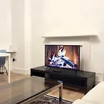 Superb 4 Bedroom Apartment Hyde Park Central London