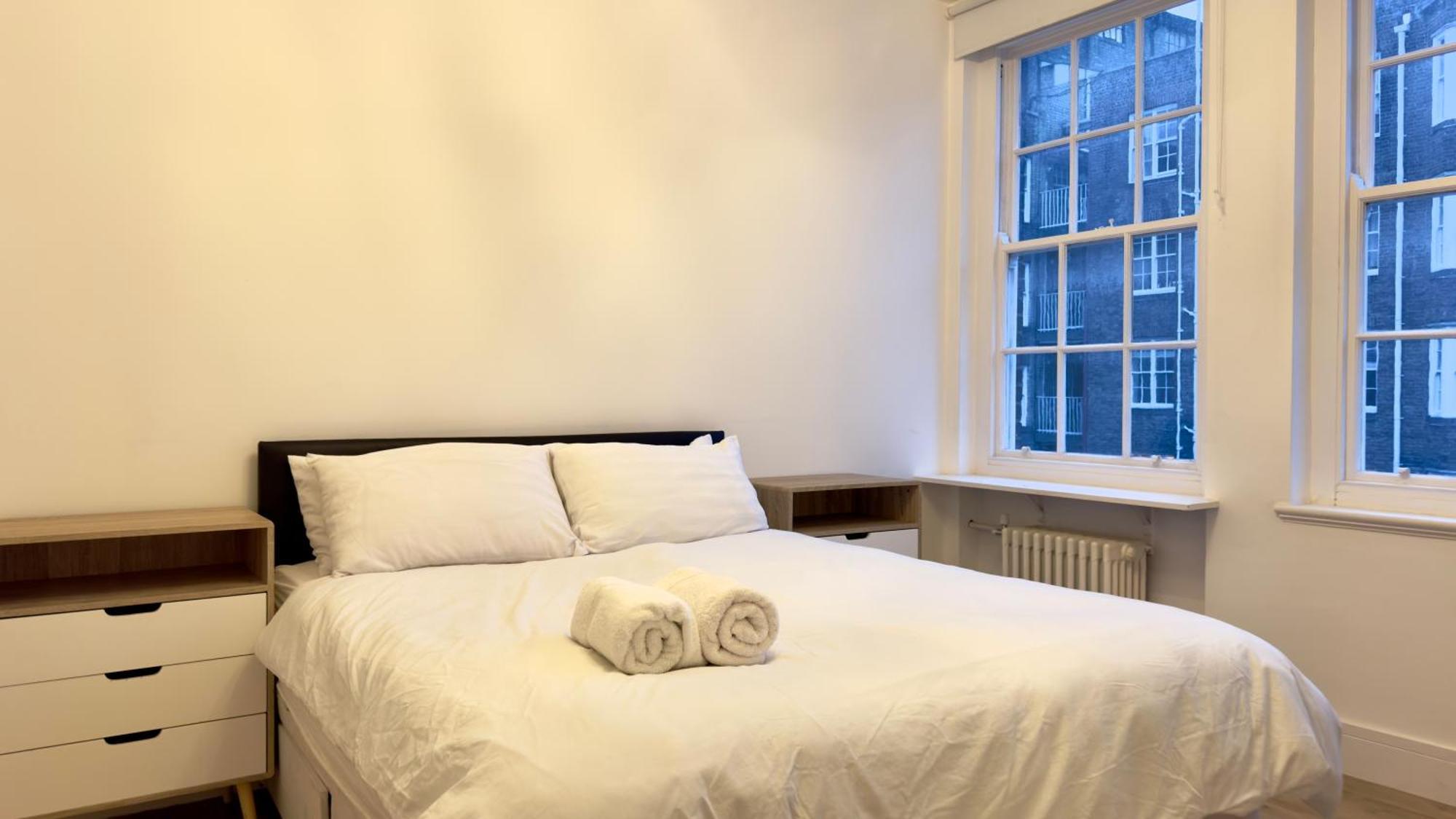 Superb 4 Bedroom Hyde Park Apartment *