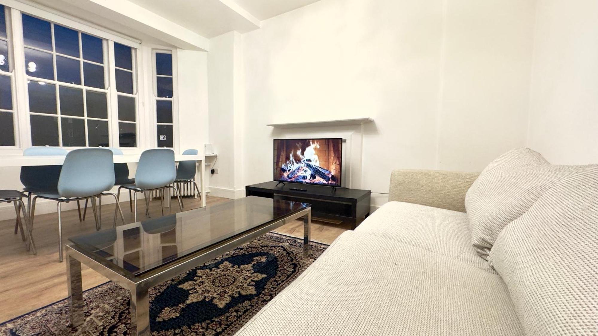 Superb 4 Bedroom Hyde Park London