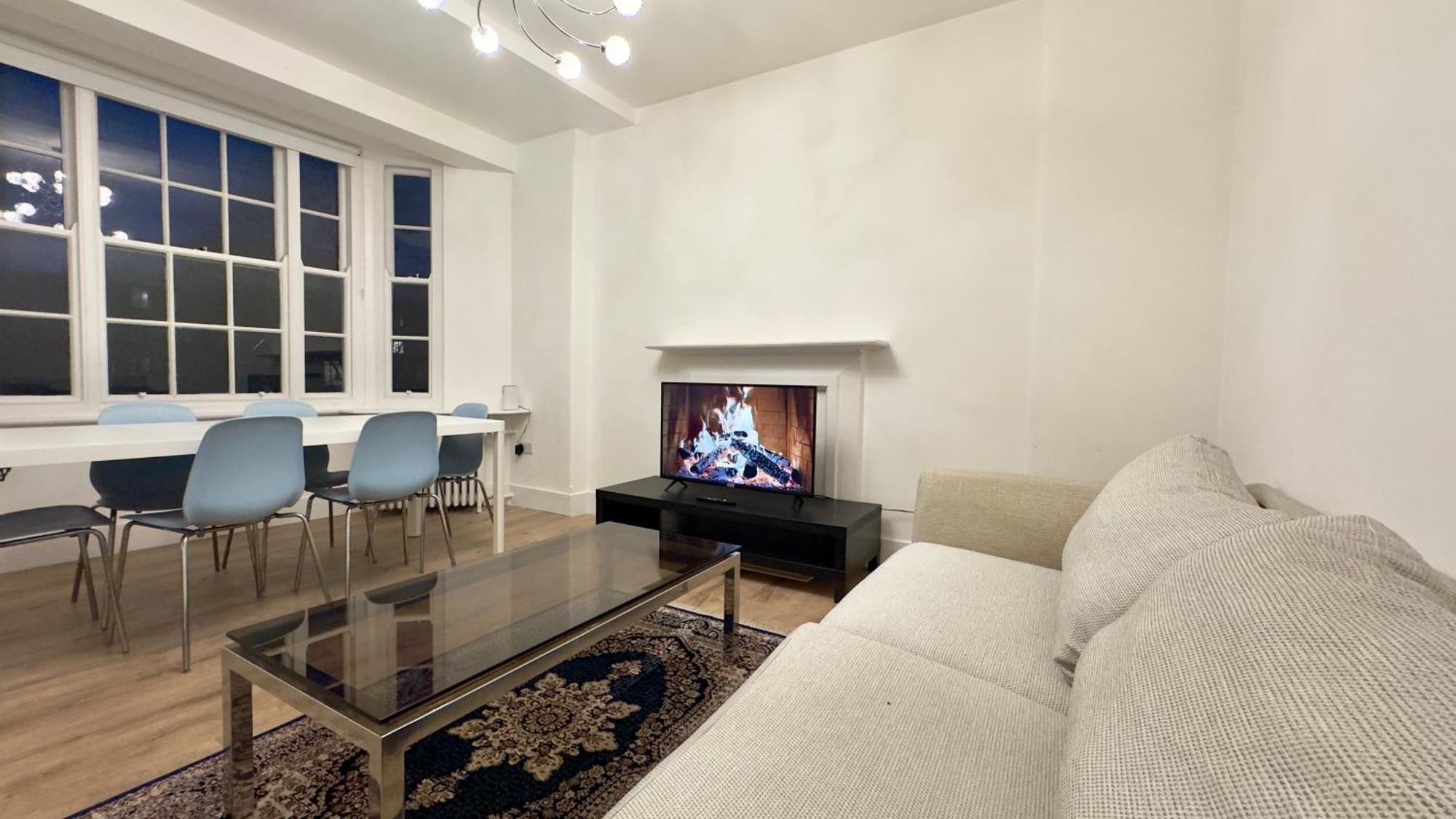 Superb 4 Bedroom Hyde Park Apartment