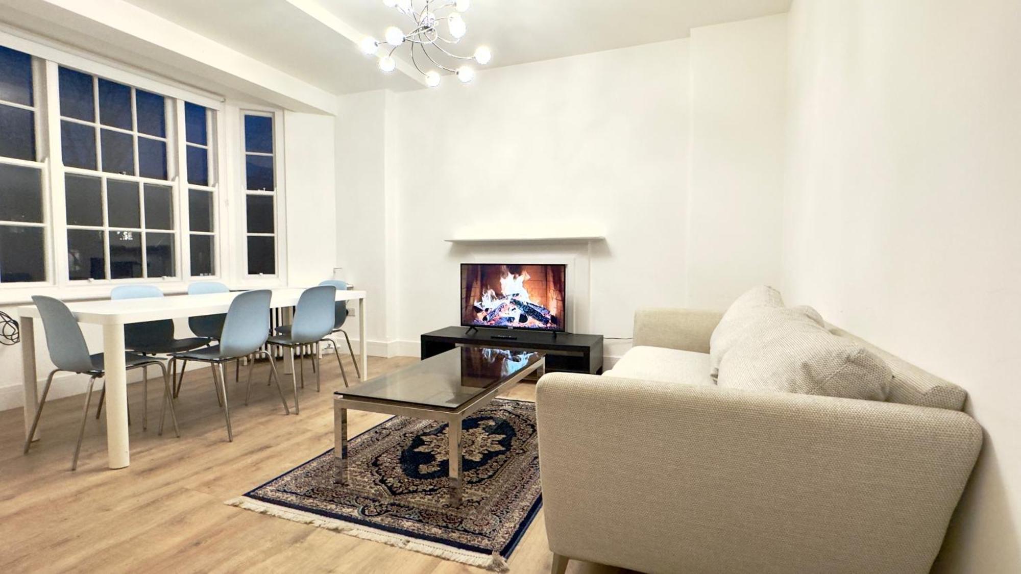 Superb 4 Bedroom Hyde Park Apartment London