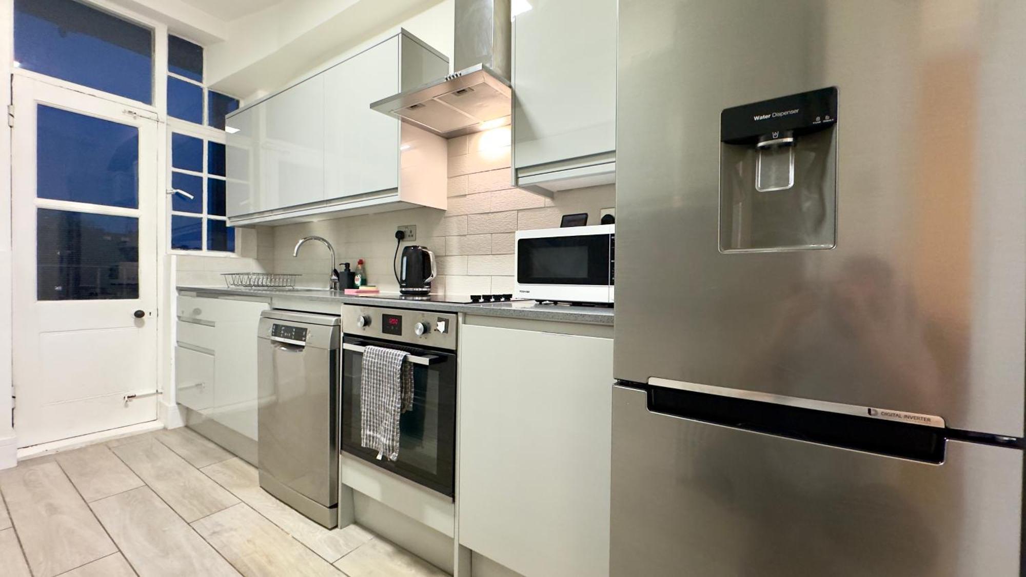 Superb 4 Bedroom Hyde Park Apartment