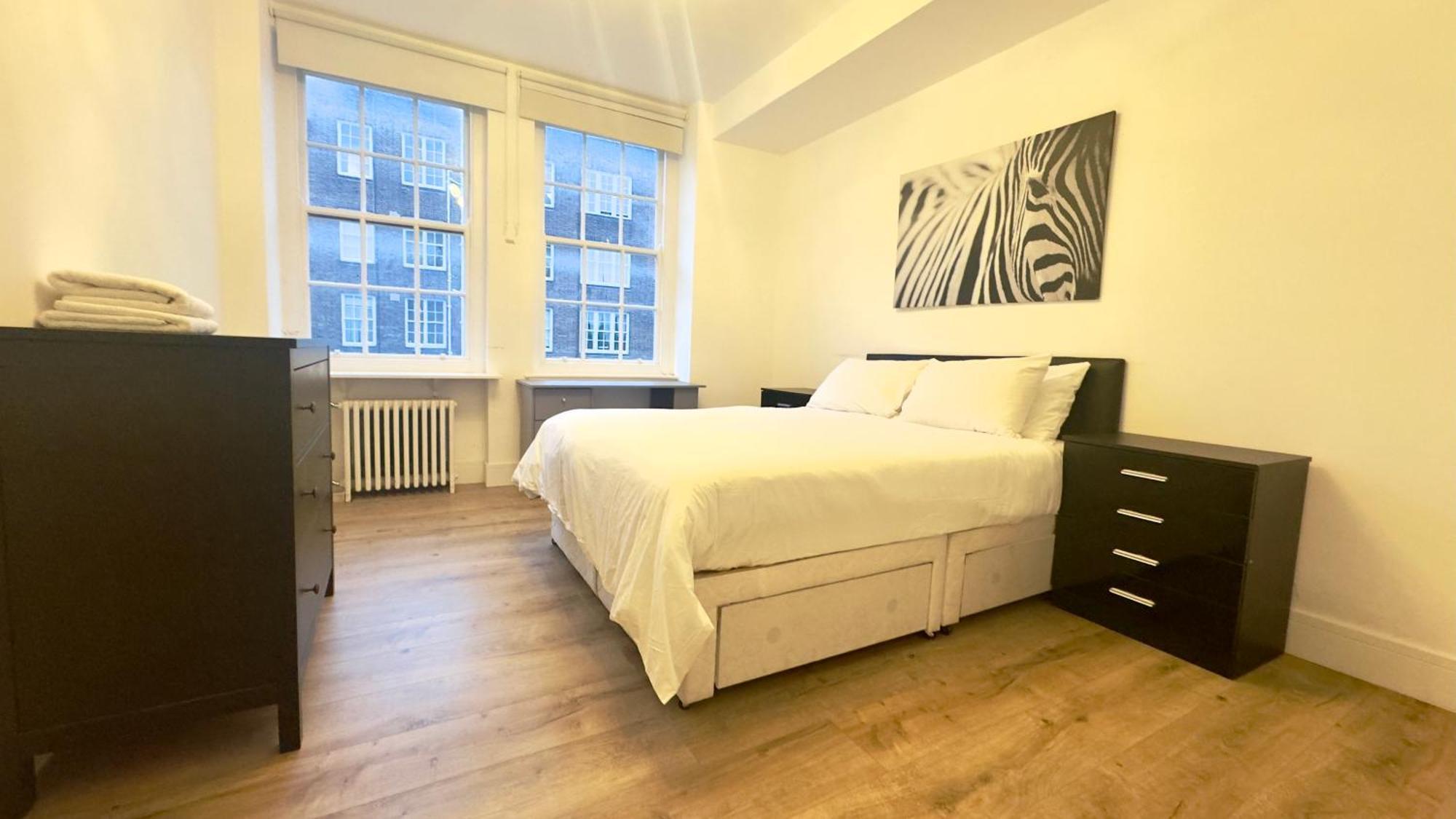 Superb 4 Bedroom Hyde Park Apartment *
