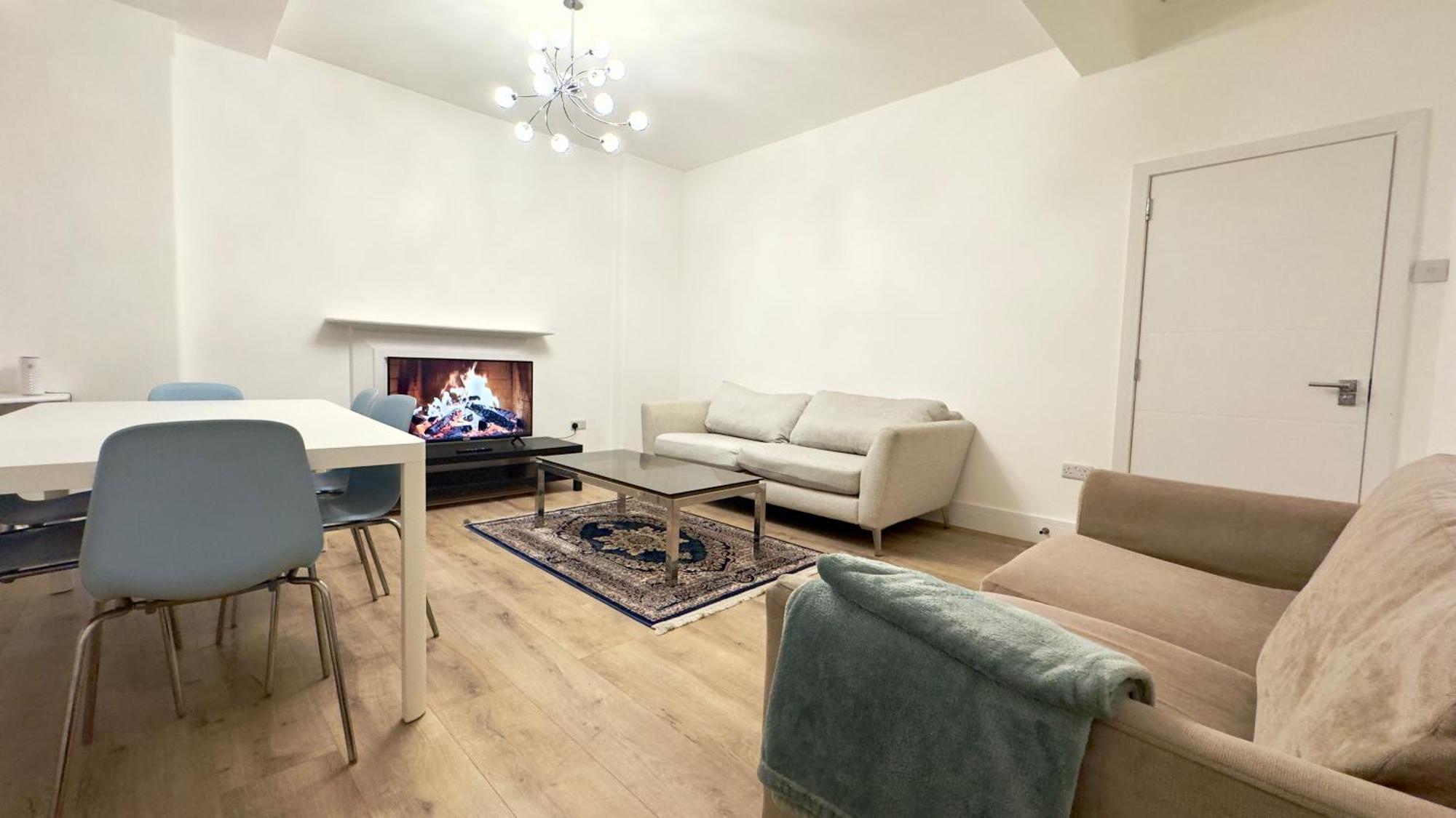 Superb 4 Bedroom Hyde Park *