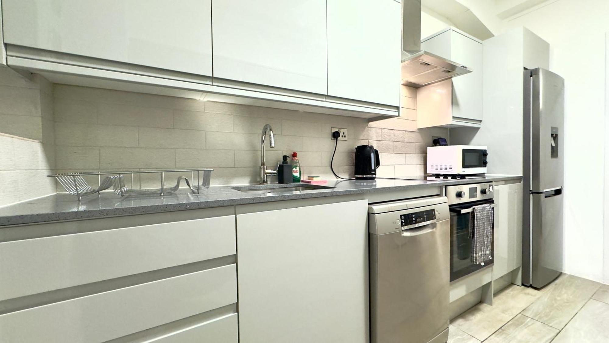 Superb 4 Bedroom Hyde Park London