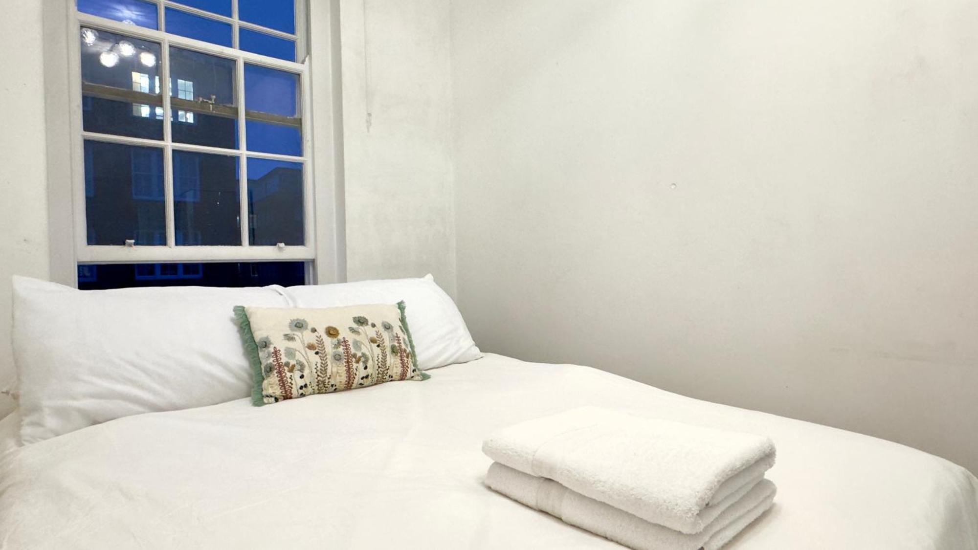 Superb 4 Bedroom Hyde Park Apartment London