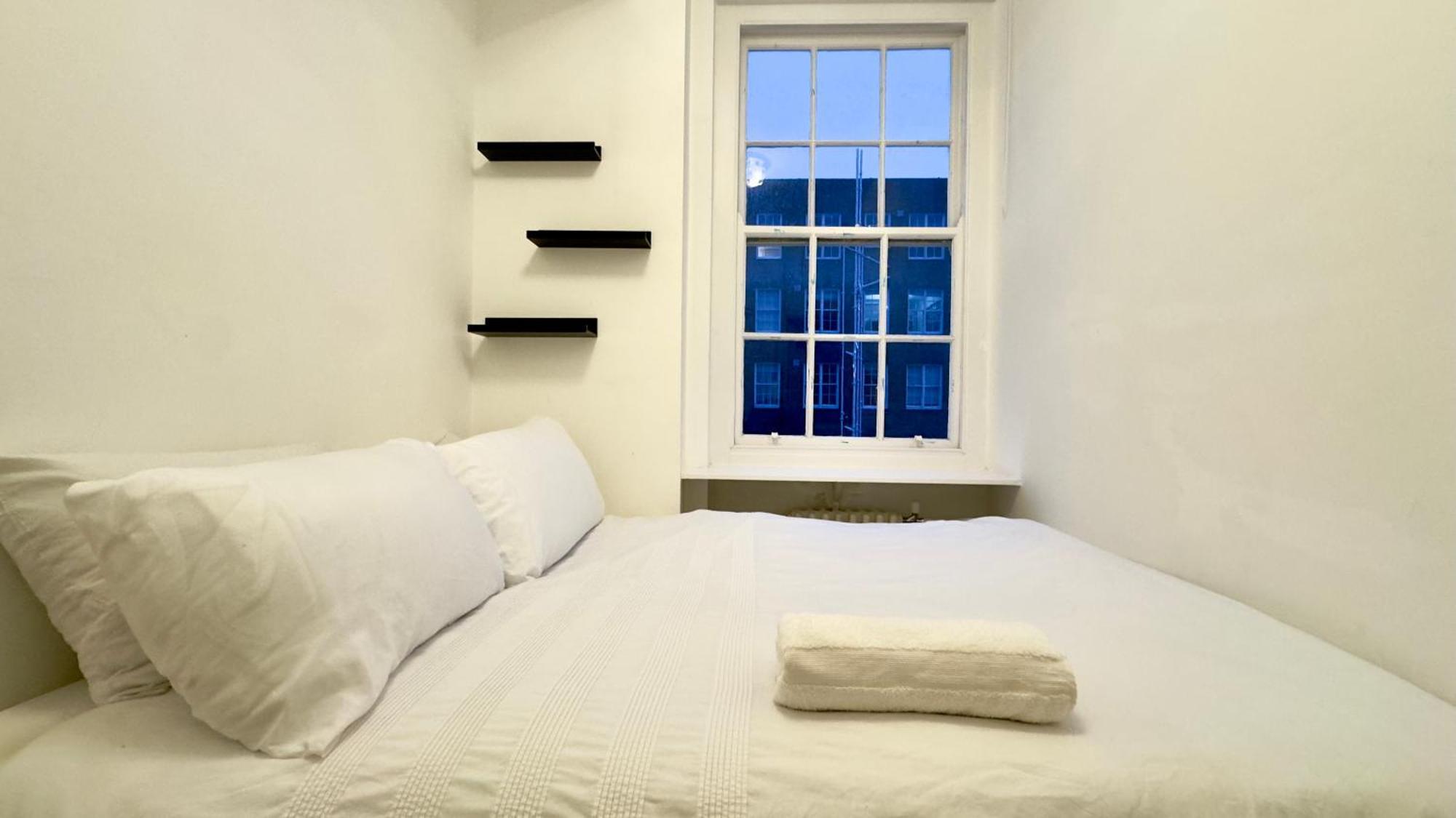 Apartment Superb 4 Bedroom Hyde Park London
