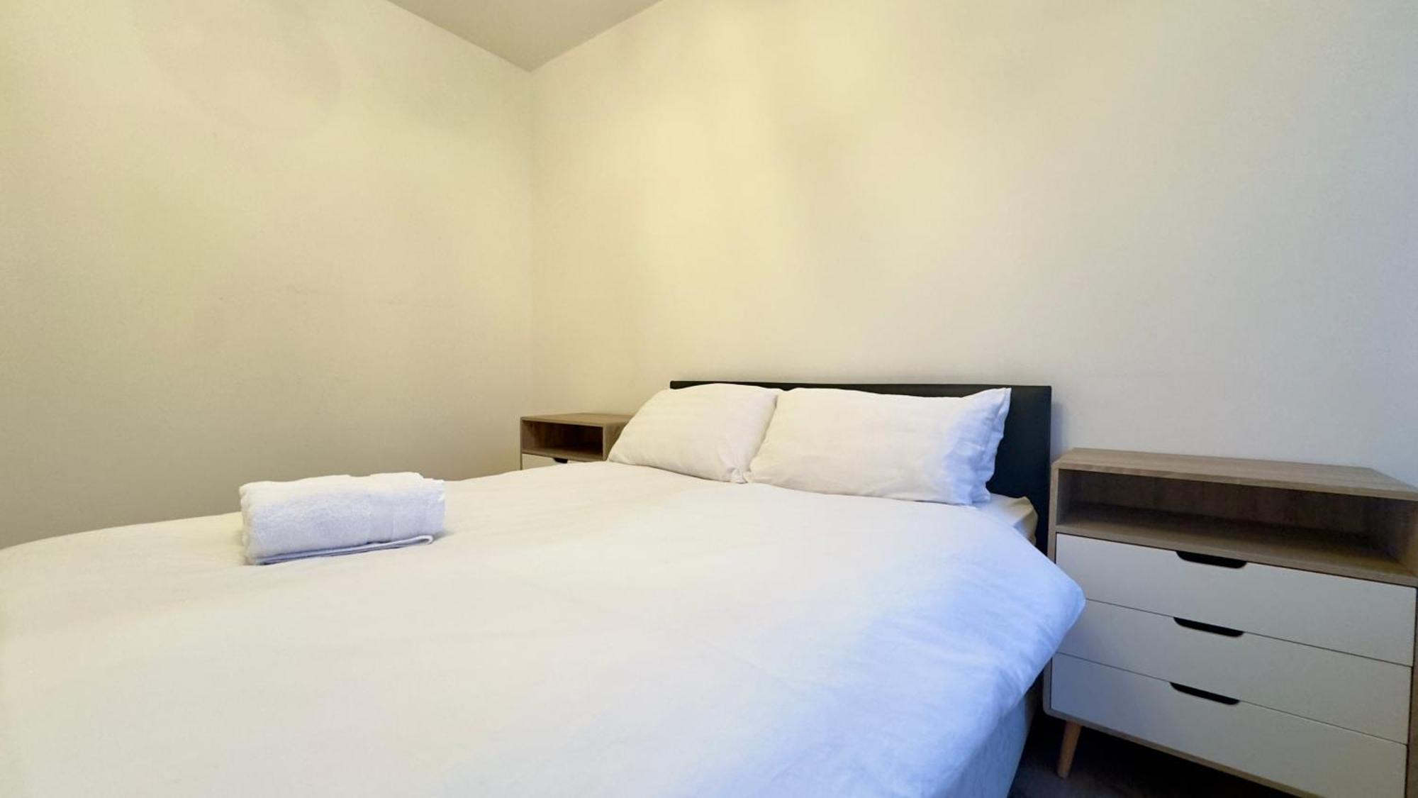 Superb 4 Bedroom Hyde Park *