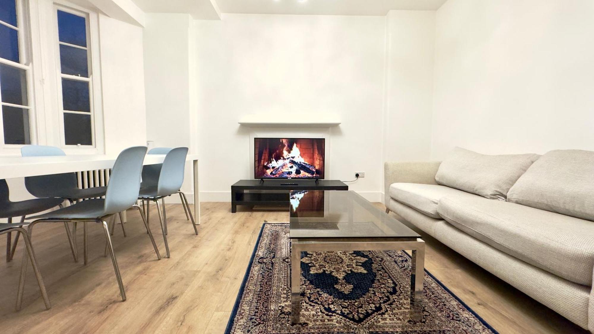 Superb 4 Bedroom Hyde Park
